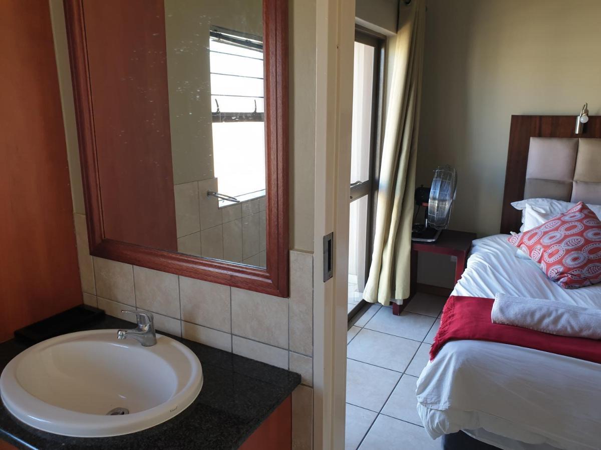 Grosvenor Apartments Pretoria-Noord Exterior foto